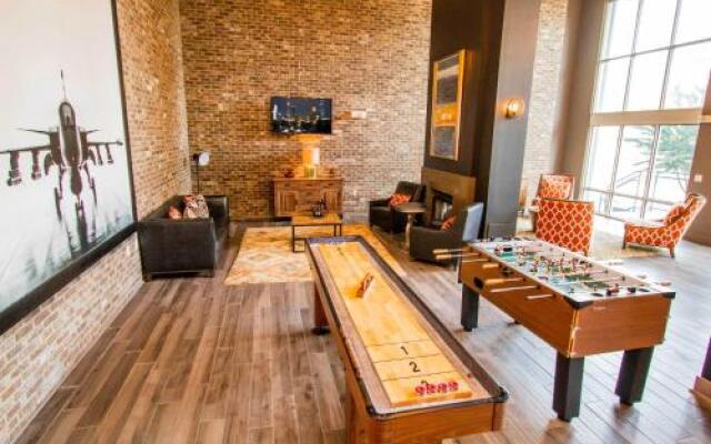 Downtown Midtown Apartments by NUOVO