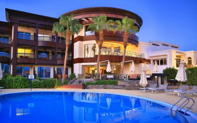 Royal Savoy Hotel & Villas