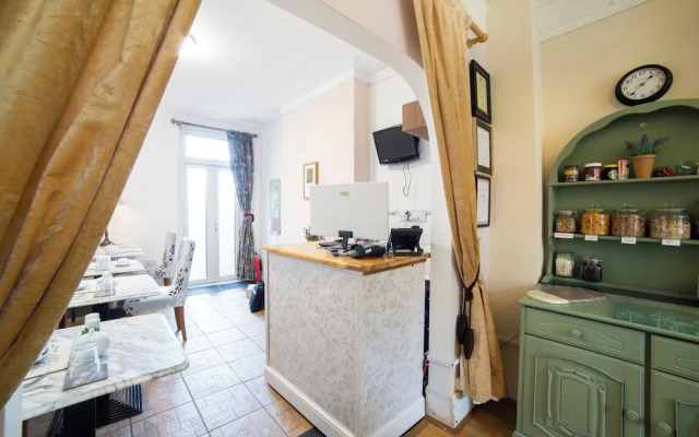 OYO Lonsdale Guest House