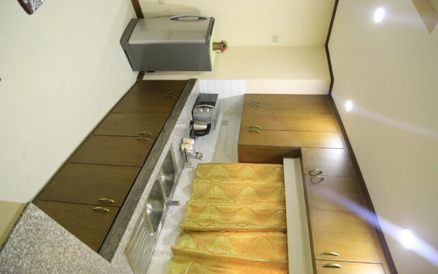 The Lakeview Suites