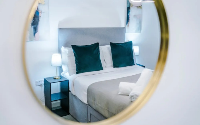 Impeccable 2-bed Apartment in Salford