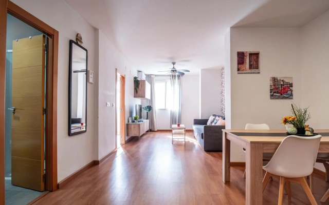 FAMILY FLAT CLOSE to the CENTER