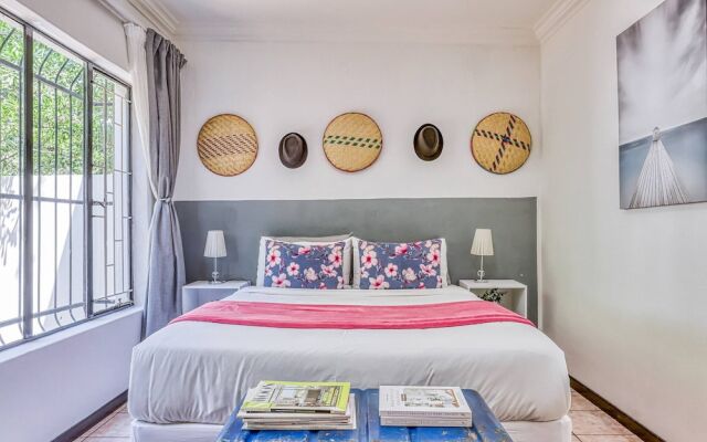 The Cottage-1 Bed-pool-bbq-fibre-solar-samrand