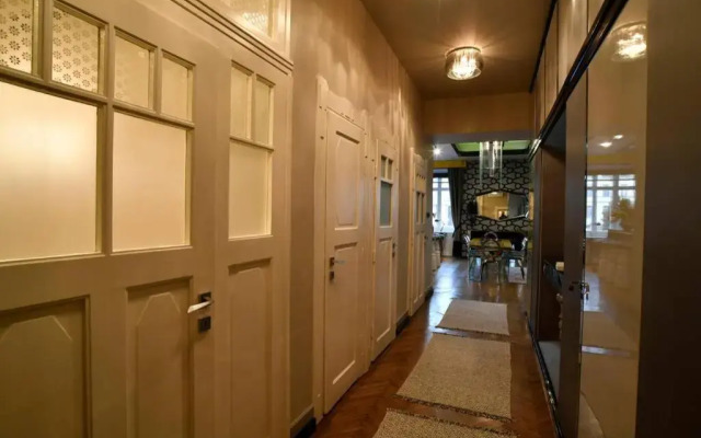 LuxuryFlat near centre on118 sqm, 3BR,2BTH,8bed,AC