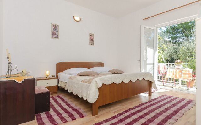 Apartment and Rooms Ema