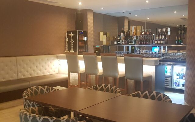 Francis Hotel