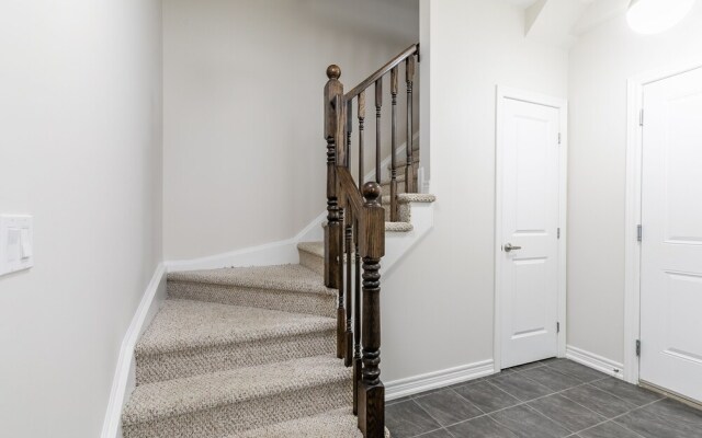 GLOBALSTAY. Modern Townhomes on Lake Ontario