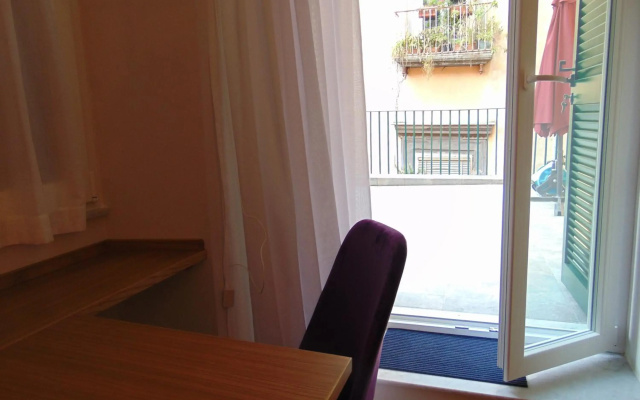 Design Studio Flat with Terrace Next Toledo Metro Stop
