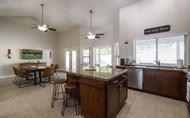 Scottsdale Friess 4 Bedroom Home by RedAwning