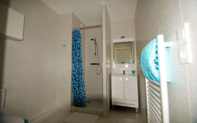Chrys Hotel