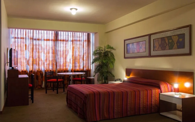 Camino Real Hotel