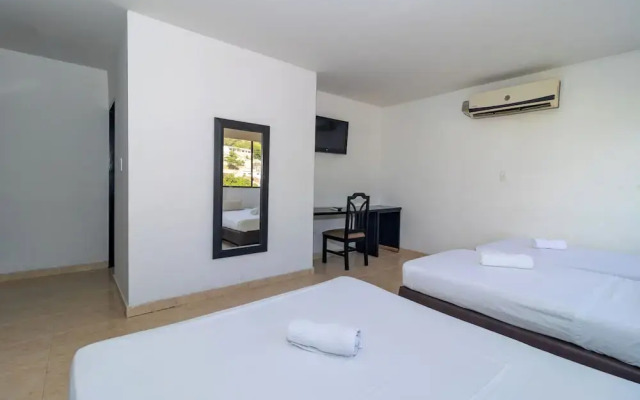 Hotel Axis Inn By GEH Suites