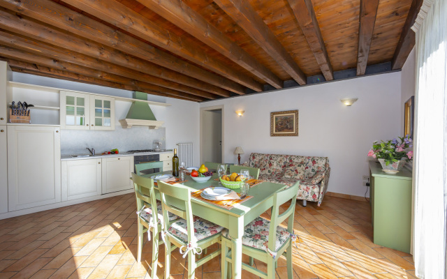 Liano Orchidea -terrace & Parking