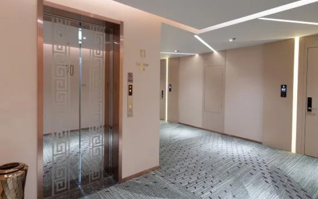 Lifeng Hotel (Pingliang Sports Park Baota Square Branch)