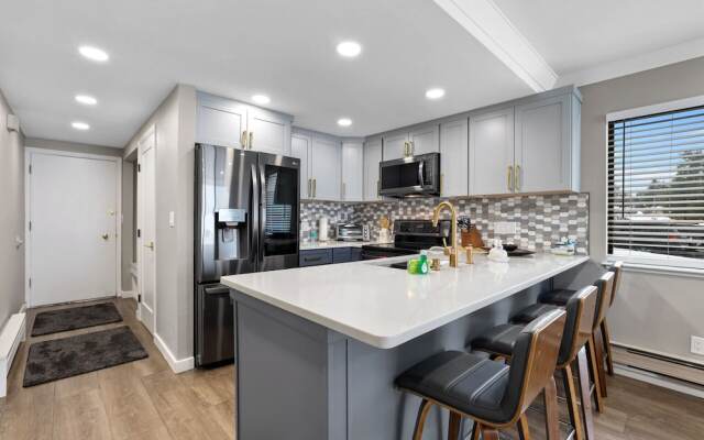 Bijou at the Lake - Amazing Lake Front Complex!