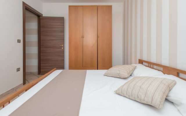 Trilocale Isola di Pazze PT fronte mare