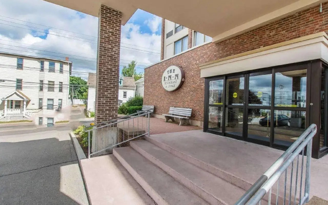 Quality Inn & Suites Downtown