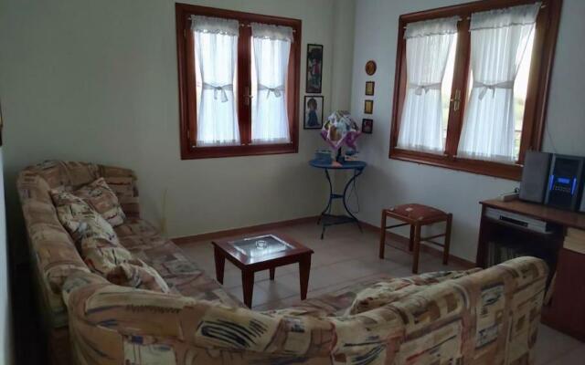 Villa Litsa! Quiet place, beautiful garden, near beach!