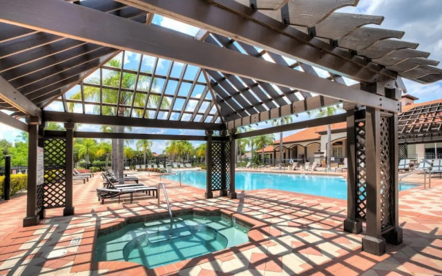 16 Guest Lakefront Home w Pool BBQ