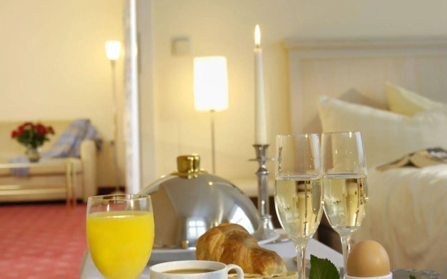 LOEV - VELA Hotel