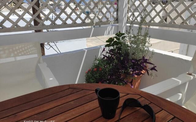 White cycladic town house with sea vew
