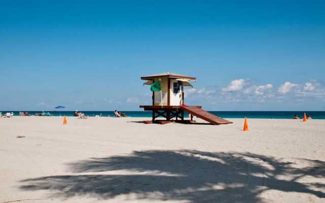Hollywood Beach Suites