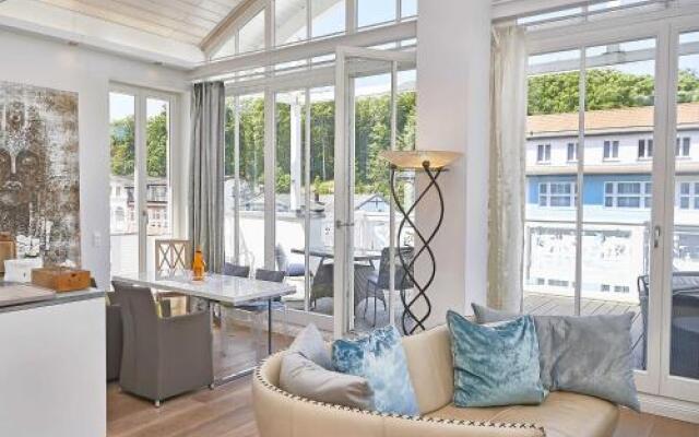 Johanna - Penthouse Nautilus 16