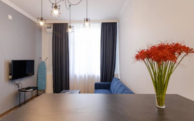 1BR apt In Old Batumi 2 min to Era square