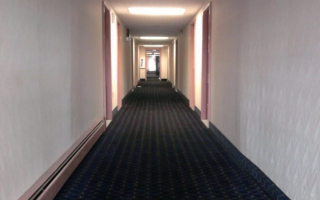 Budget Host Airport Inn