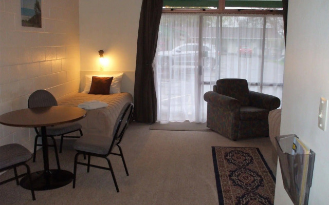 Acorn Estate Motel