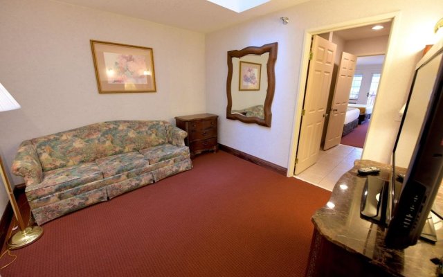 Crown Choice Inn & Suites Lakeview & Waterpark