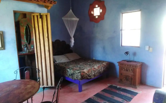 Bohemian Rustic 2-floor Suite, Walk to Plaza/beach