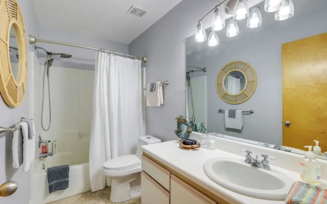 Walkable Beachfront Retreat on Cedar Key!