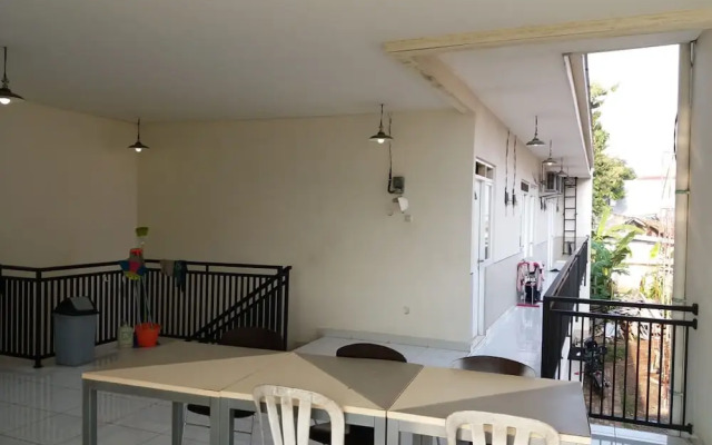Oyo 2851 Anggrek House Syariah