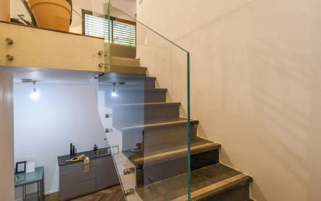 Stylish 3BR Apt with Patio in the City
