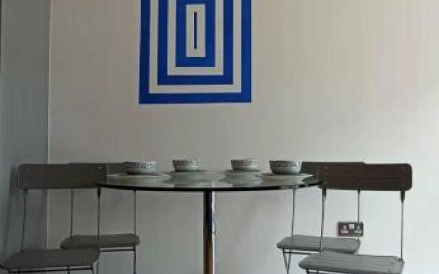 Blue Escape--Lovely 2beds 1bath with free parking