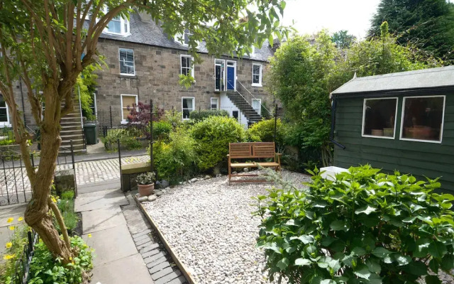 398 Avondale Place Apartment
