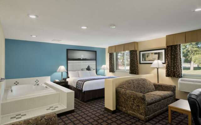 Super 8 by Wyndham Whitewater WI