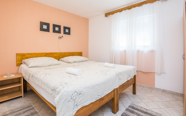 Apartment Jelena 50m From The Beach