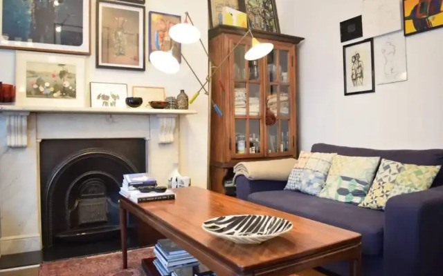 West Kensington Stunning 2 Bedroom Flat With Balcony