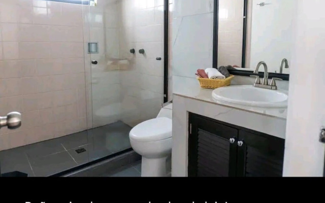 Room in Guest Room - Suite 2 Vena (close to Buses and Supermakets