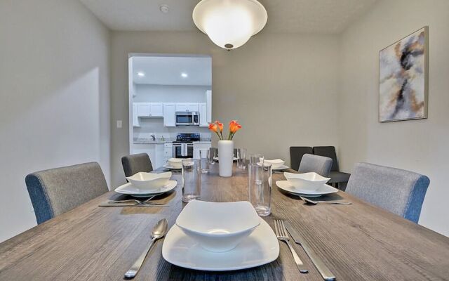 Spacious 6BR/3BA House w/ Parking! Sleeps 20!