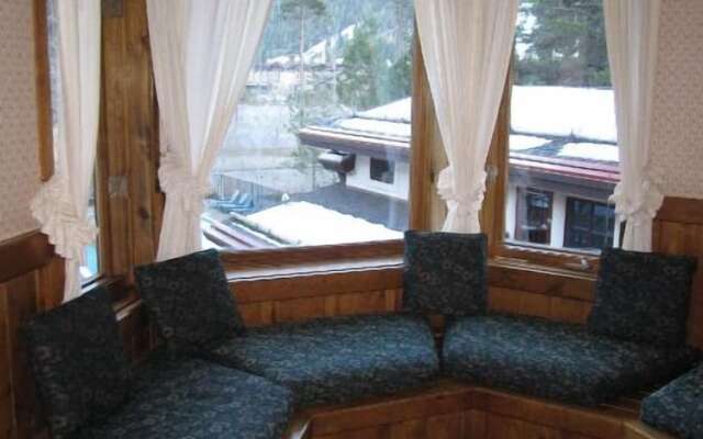 GetAways at Olympic Village Inn