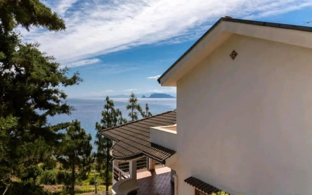 Villa's apartment on the beach, swimming pool A/C