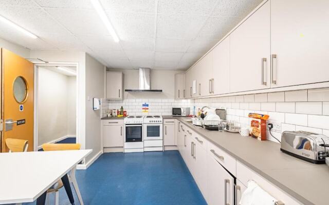 Modern Rooms And Studio In Westminster