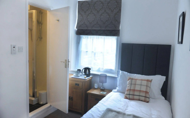 Ty Helyg Guest House