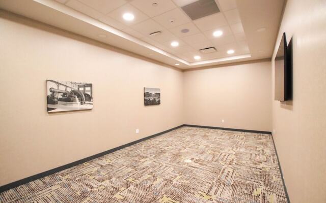 Hampton Inn by Hilton Lead