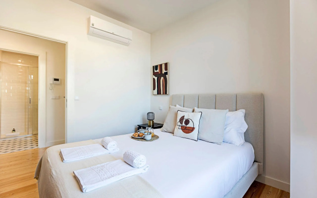 Superb Flat w/ Balcony and AC by LovelyStay