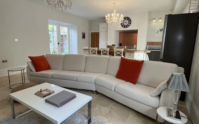 Stunning and Luxurious Manor House Holiday Home