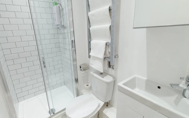Revolver ApartHotel